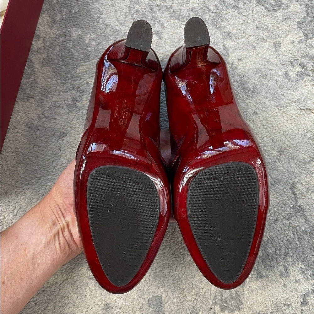 NIB Salvatore Ferragamo Reina Loafer Heels Pumps Red Oxblood Glossy Sz 5.5 - Picture 9 of 15